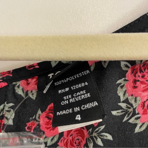 Torrid Red Black Rose floral tank. - Picture 6 of 9